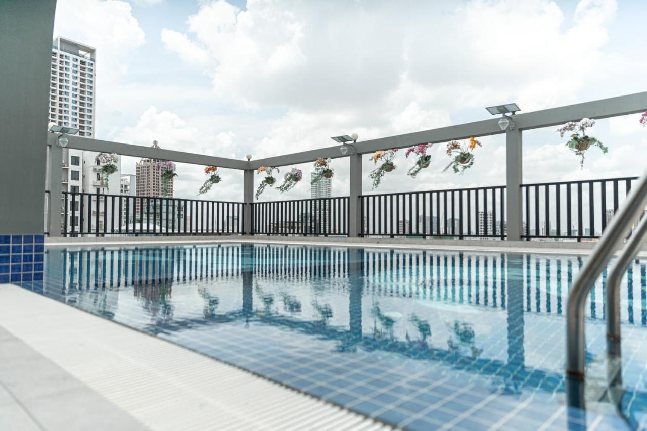 The Onra Hotel Phnom-Penh Buitenkant foto