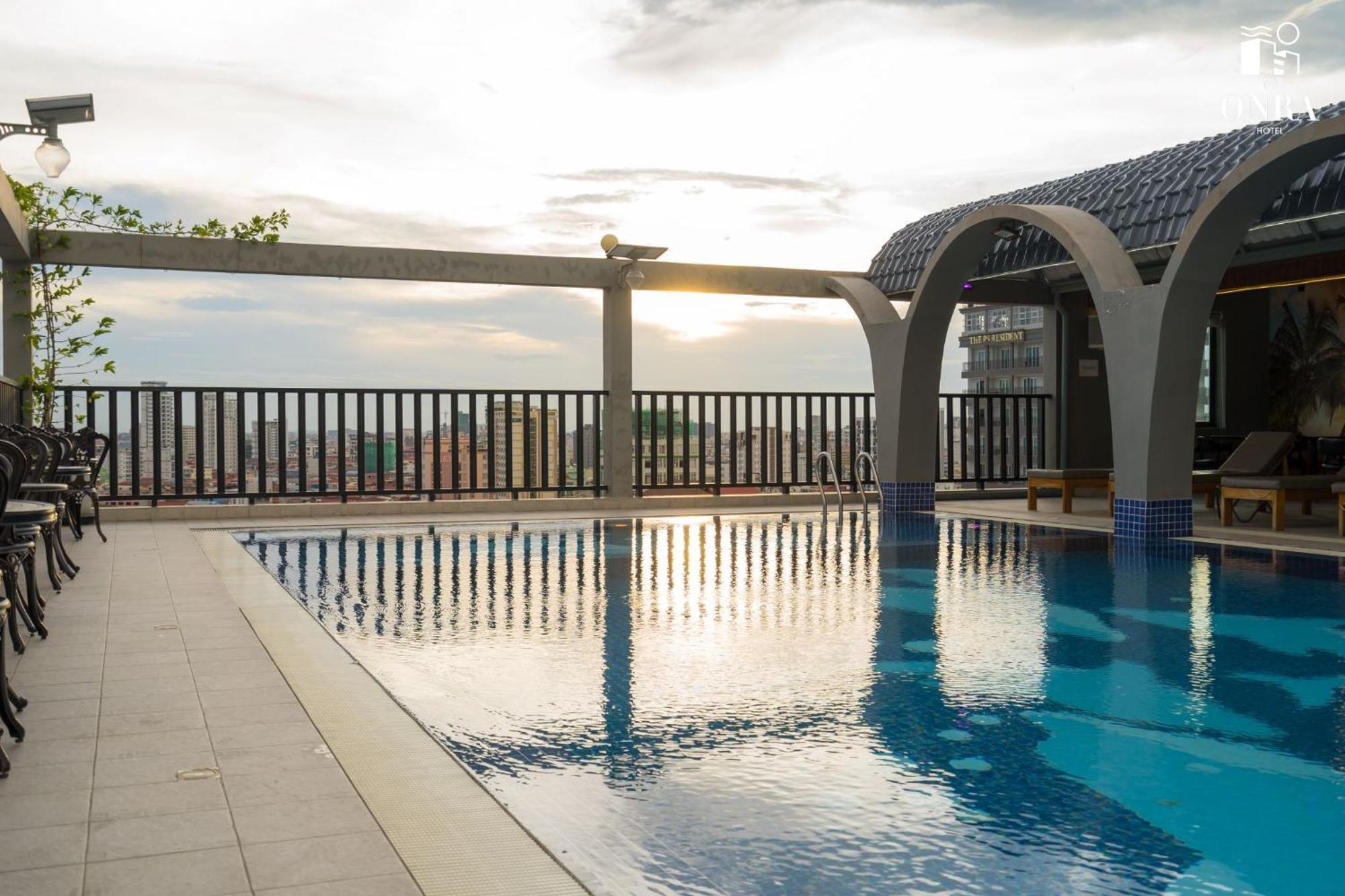 The Onra Hotel Phnom-Penh Buitenkant foto